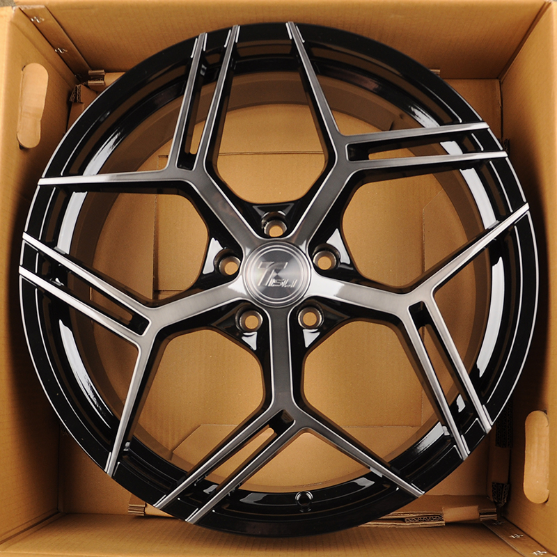 Tisli Blade 20x10.0" 5x112мм DIA 66.6мм ET 40мм Gloss Black Brush With Dark Tint от магазина Империя шин