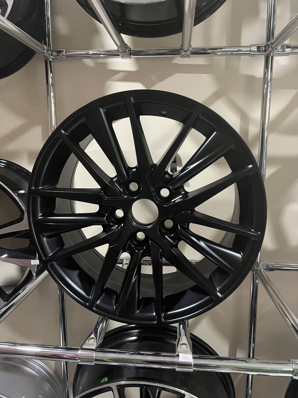 15" 4*98 6,0 ET30 58.45 ANZ-0687 Black Flow Forming от магазина Империя шин