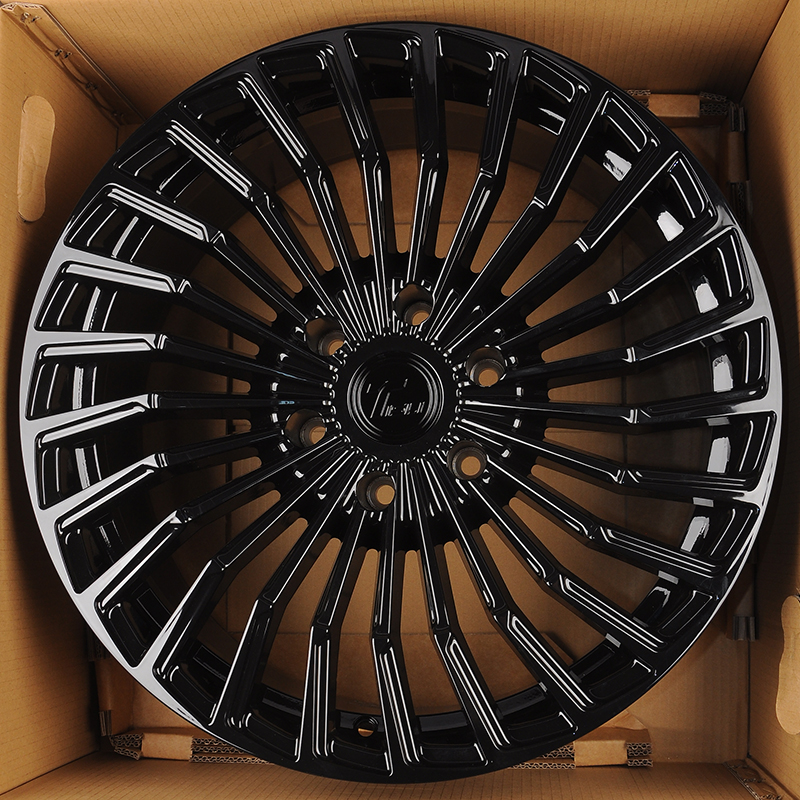 Tisli Spark B 20x9.0" 5x108мм DIA 65.1мм ET 40мм Gloss Black