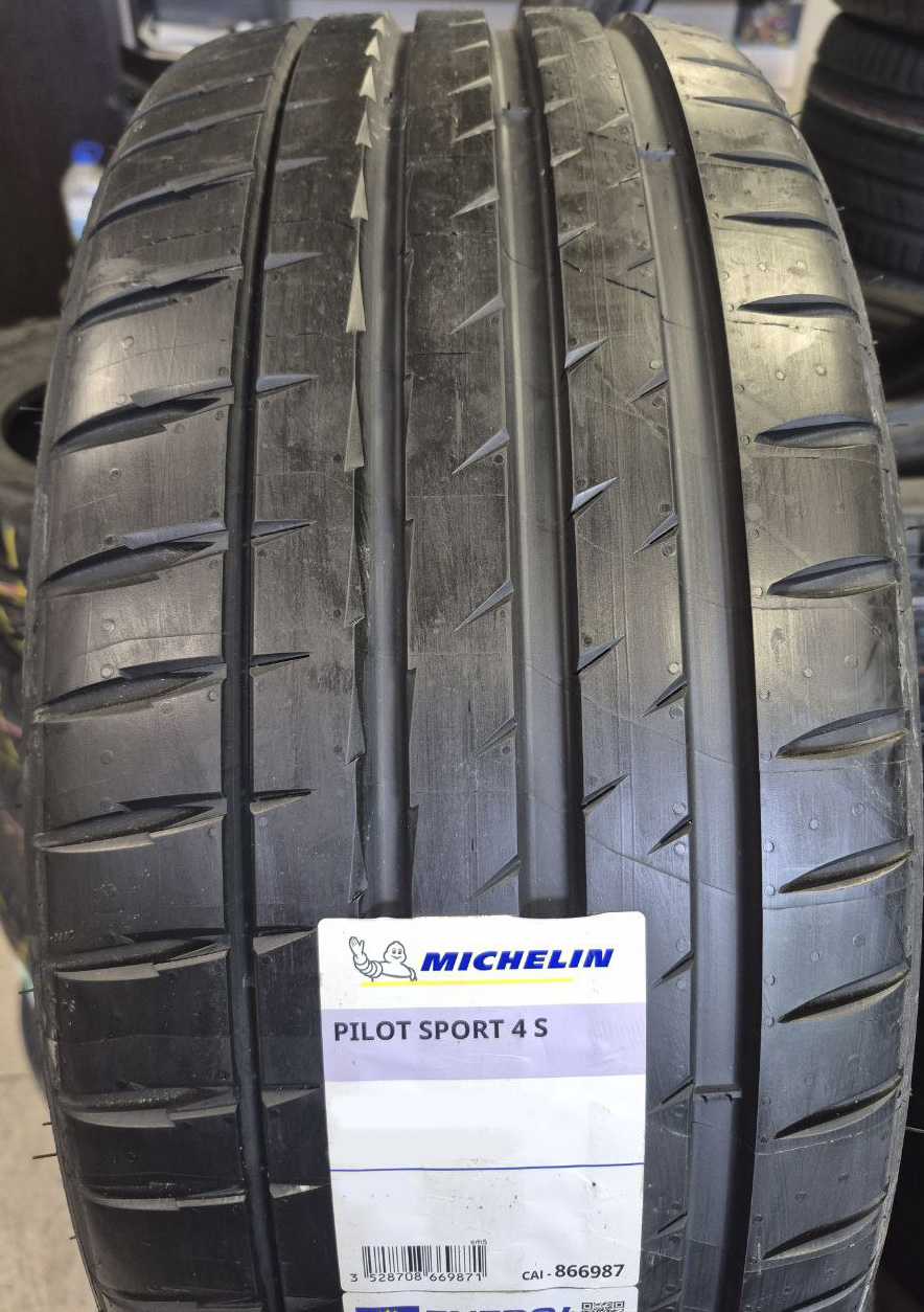 Автомобильная шина  Michelin Pilot Sport 4 275/40R20 102Y (run-flat)