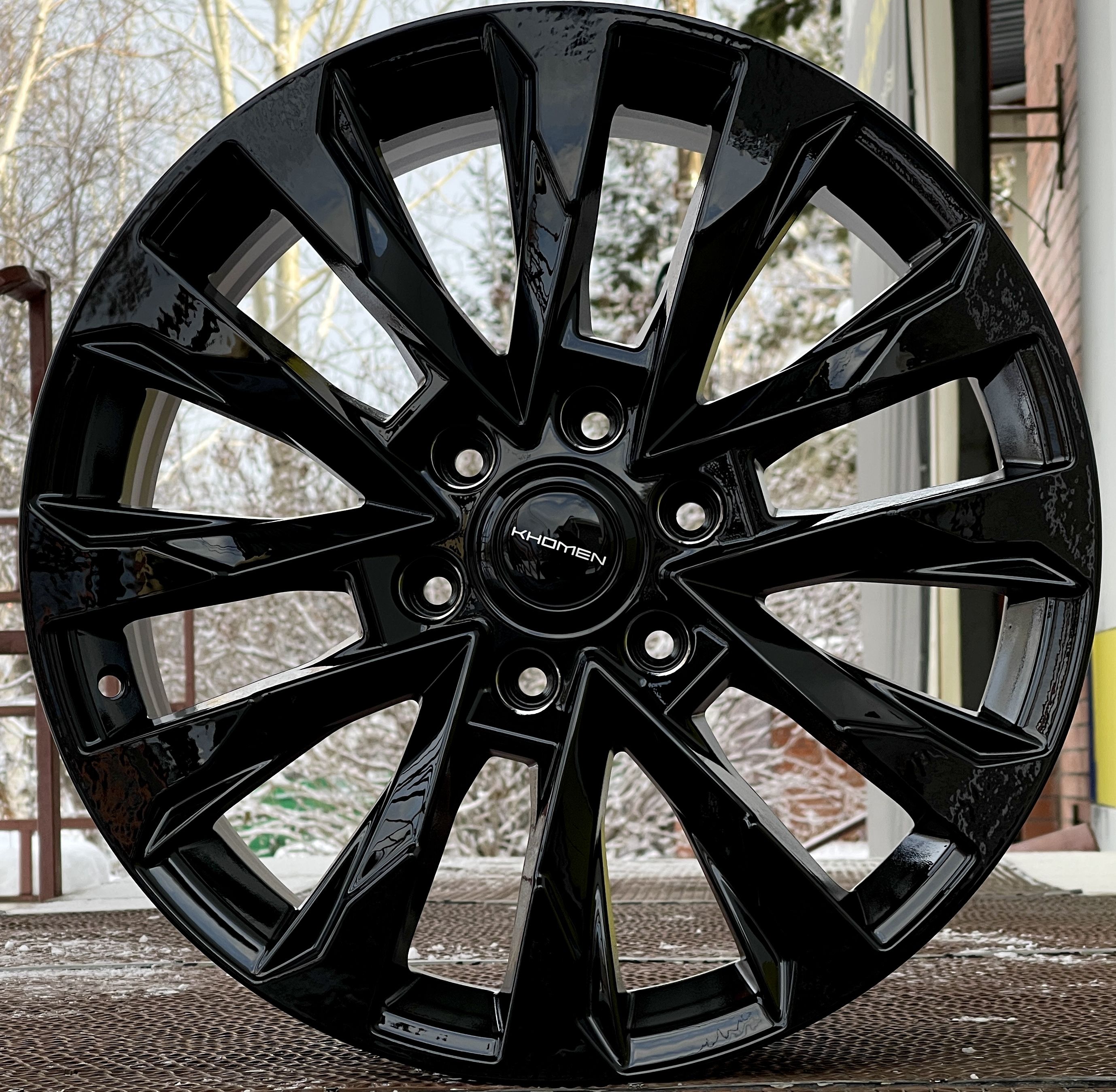 KHOMEN 2010-blk (20_LC 300) 20x8" 6x139,7мм DIA 95.1мм ET 60мм BLK / Чёрный глянцевый от магазина Империя шин