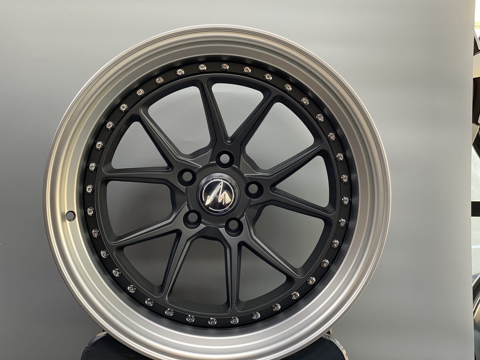 Makstton FF-202 18x8.5" 5x108мм DIA 73.1мм ET 35мм Piano Black от магазина Империя шин